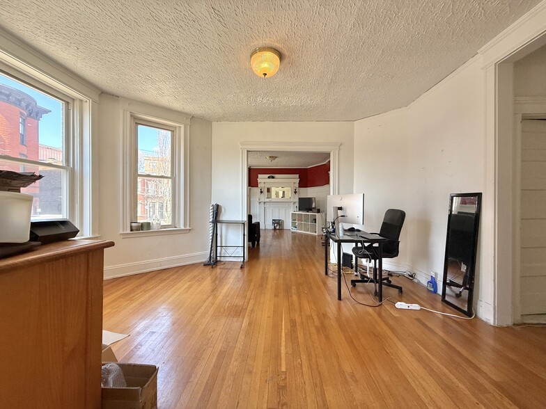 Building Photo - 1908 Beacon St