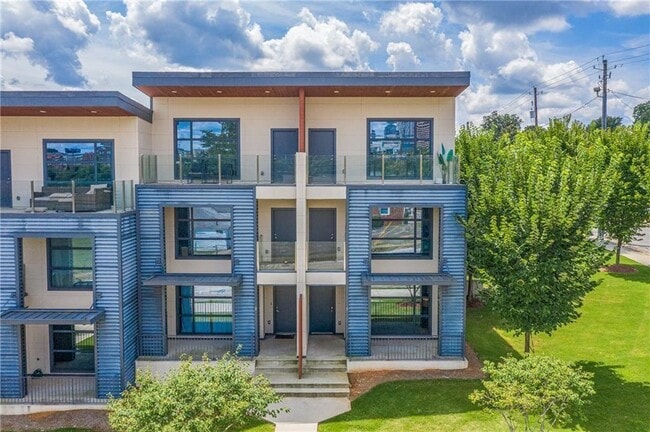 Building Photo - 472 Martin St SE