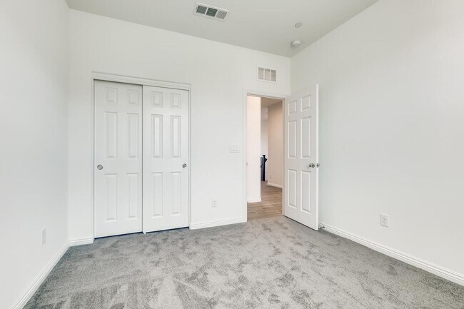 Building Photo - 2020-Built 3 Bedroom Beauty in the Heart of Henderson!