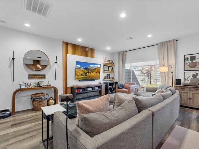 Building Photo - 2222 Wavell St