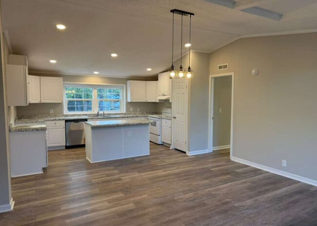 Building Photo - 379 Brookside Dr