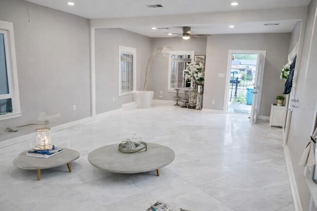 Building Photo - 7142 Avenue K