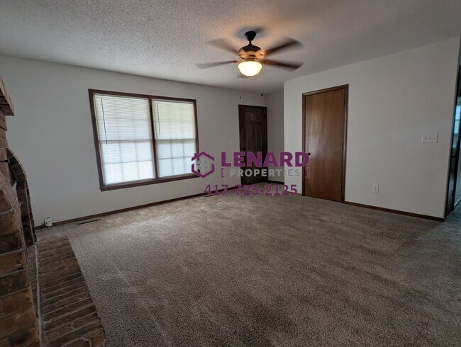 Building Photo - 3 Bedroom Home Ready for Move In!