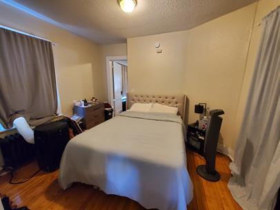 Building Photo - "Charming 1-Bedroom Haven with Spacious 1000 Sq Ft in Minneapolis!"