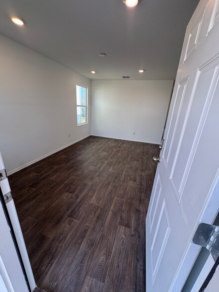 Building Photo - 2058 Zephyr Lily