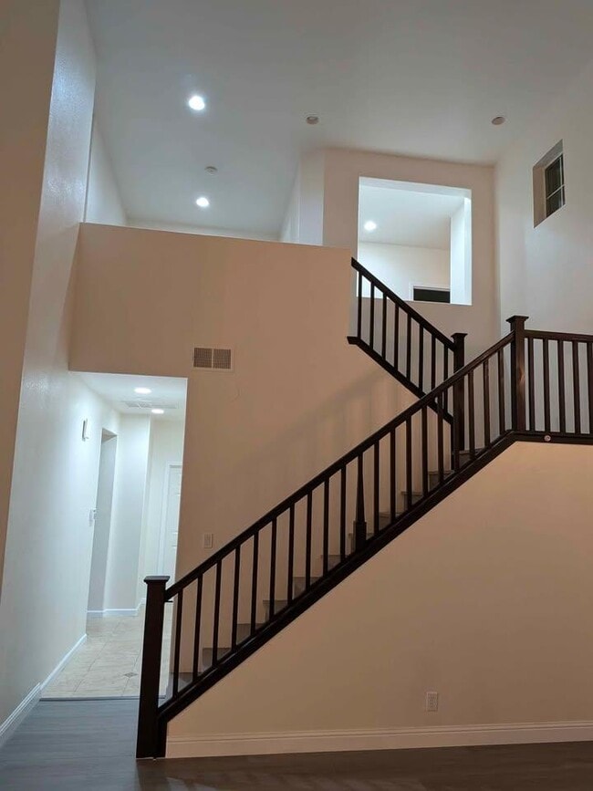 Building Photo - 1901 Oregano Way