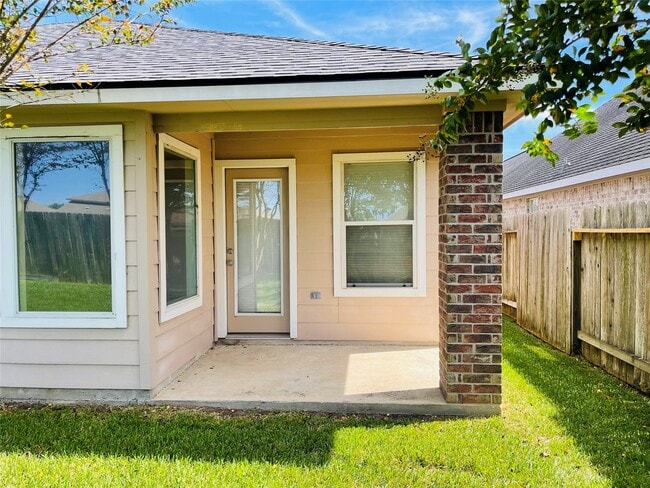 Building Photo - 10723 Lake Riata Ln