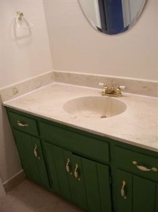 Building Photo - Single level Condo in Green Hills - $500 off