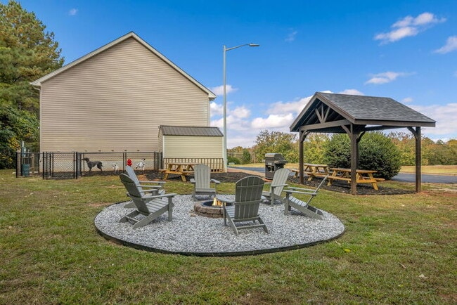 Building Photo - 515 Cely Ln