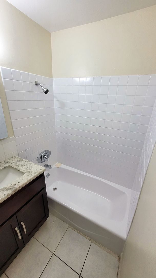 Building Photo - n8031