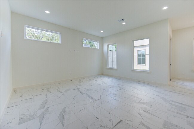 Building Photo - 2917 El Fenice Ln