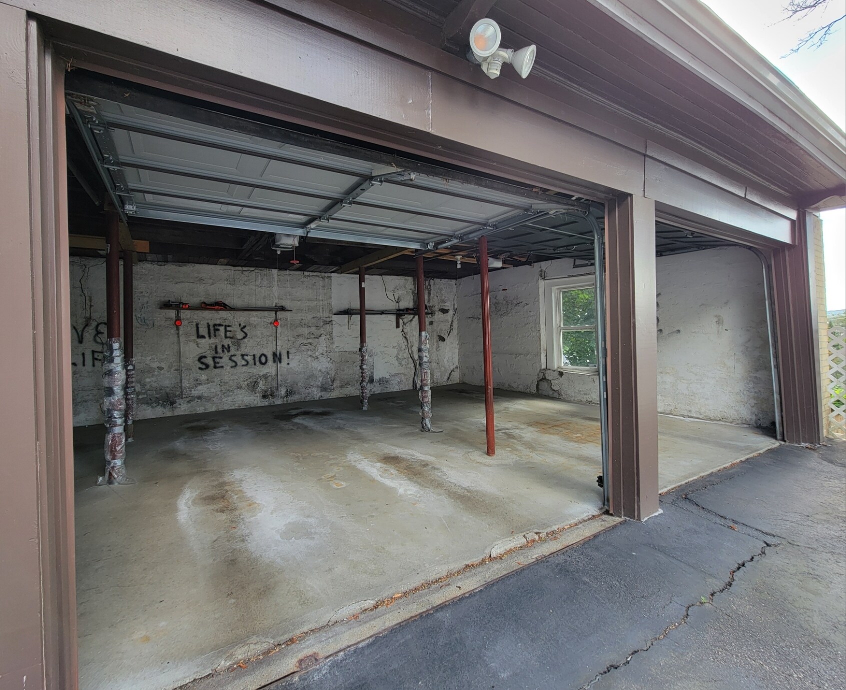 Building Photo - 301 Elm St