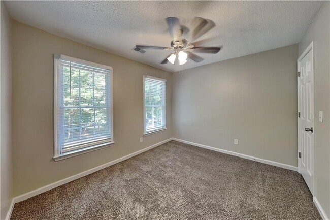 Building Photo - 32 Camden Woods Pl