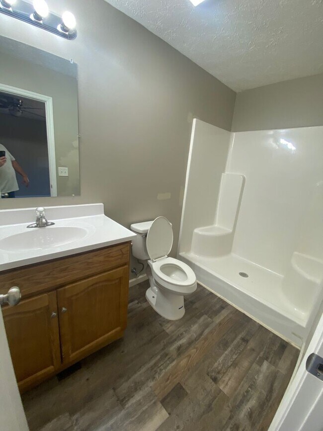 Building Photo - Spacious home in White Pine