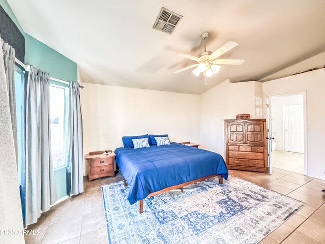 Building Photo - 5057 E Delta Ave