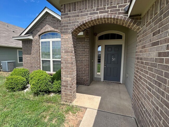 Building Photo - Newer Built 3 Bedroom Home