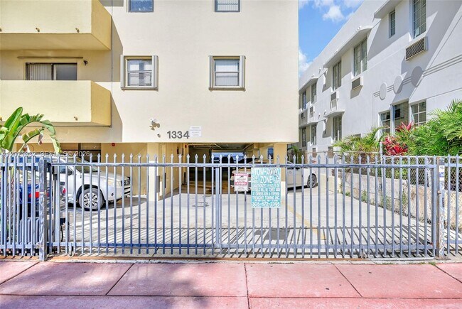 Building Photo - 1334 Collins Ave
