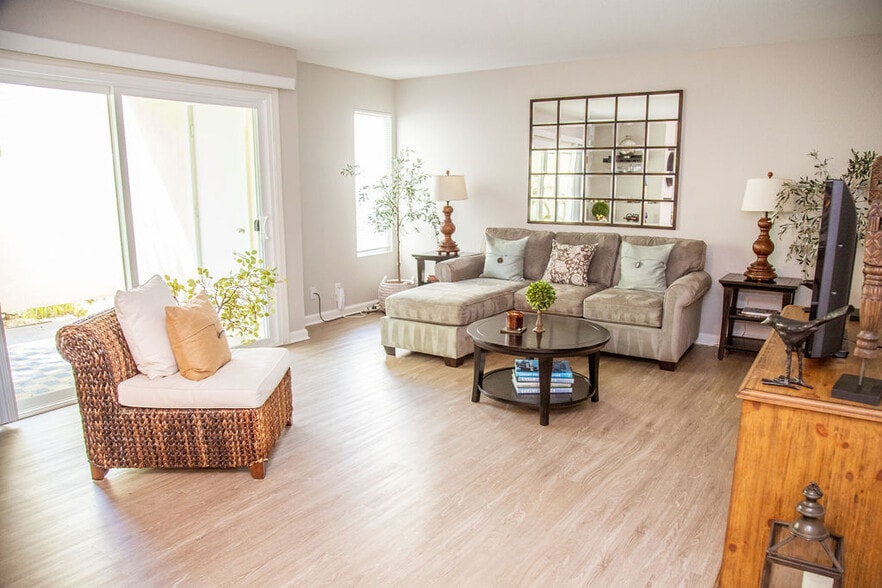 Kensington Park Apartments 3644 Kings Way Sacramento CA 95821