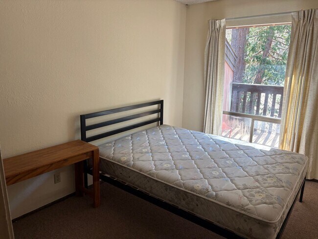 Building Photo - 2 bedroom plus loft condo with carport