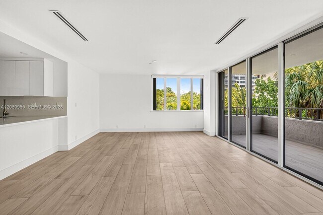 Building Photo - 251 Crandon Blvd