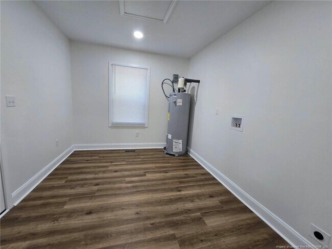 Building Photo - 4909 Walnut Dr