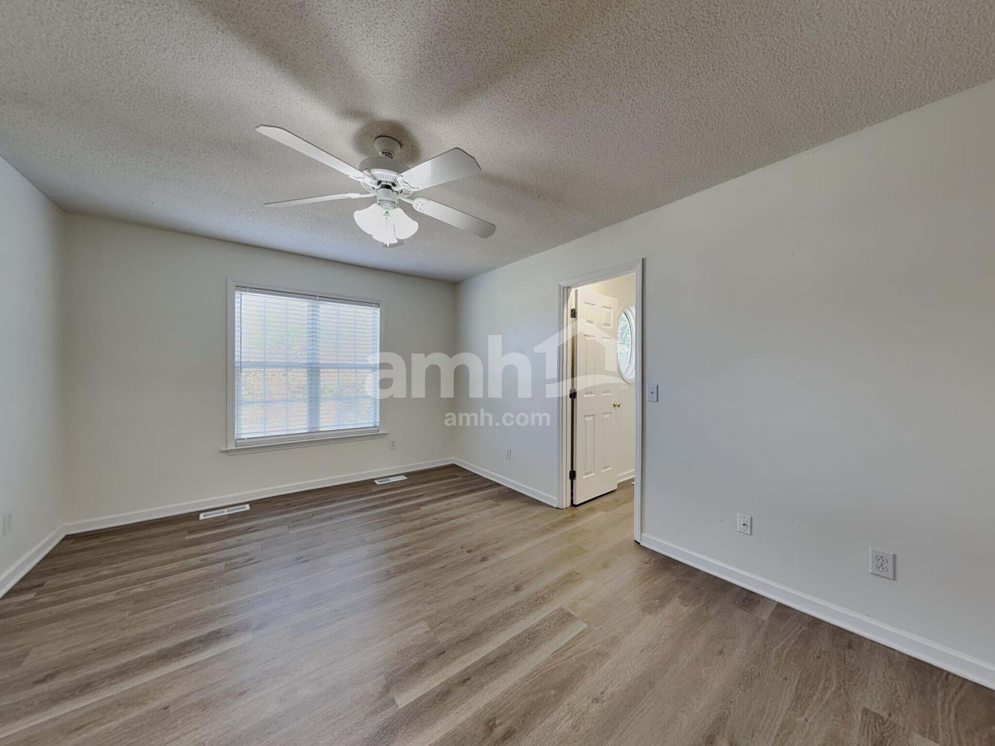 Building Photo - 5520 Bridgegate Dr