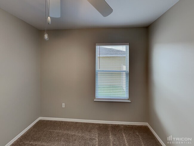 Building Photo - 1617 Tamarind Rd