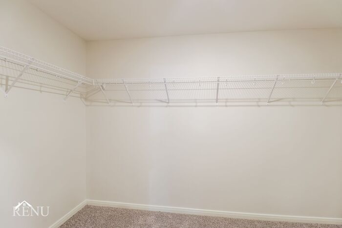 Building Photo - 10405 Sweetwater Creek Dr