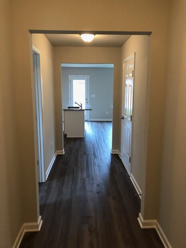 Building Photo - 309 Nutwood Trce