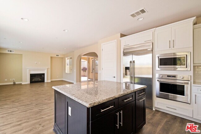Building Photo - 5929 Spelthorne Ln