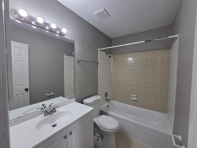 Building Photo - 6369 Golden Park Dr