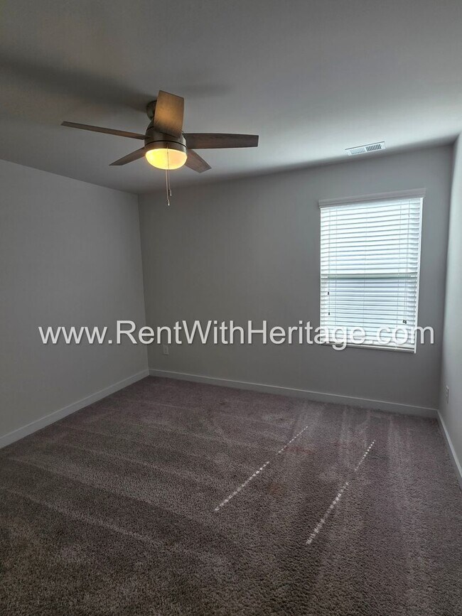 Building Photo - 8650 Paradise Dr
