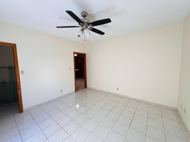 Building Photo - 34 Medford St