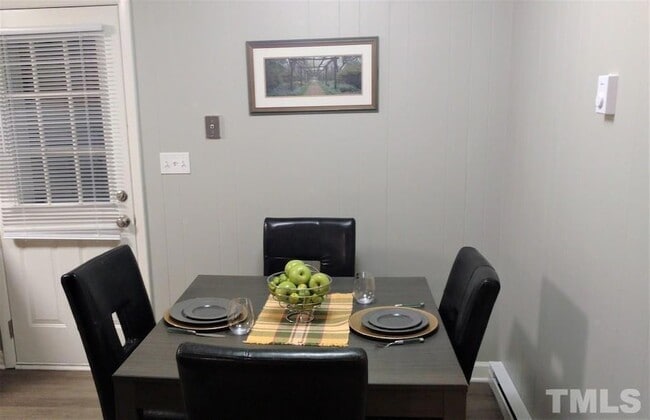 Building Photo - 411 Rose Ln