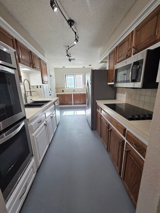 Primary Photo - Large 3 bedroom in Bethany