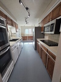 Building Photo - Large 3 bedroom in Bethany