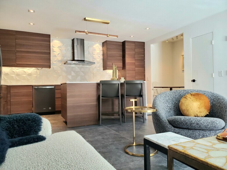 Modern stylish open plan kitchen and livingroom area - 2831 Sunflower Loop S