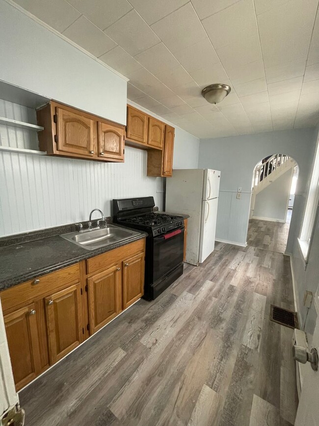 Building Photo - Newly updated 4 bedroom home