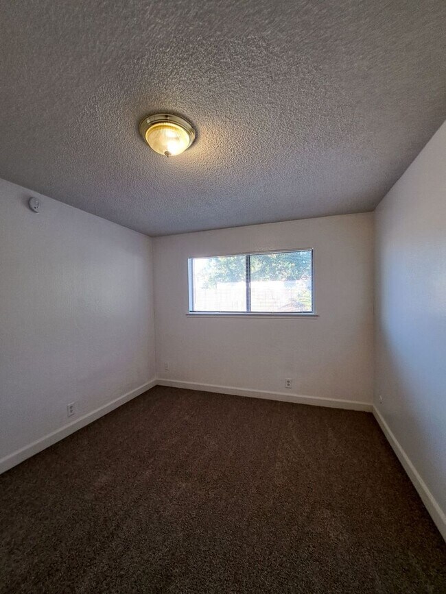 Building Photo - 132-6 Dayton