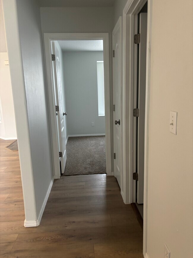 Building Photo - 339 E Bay Owl Dr