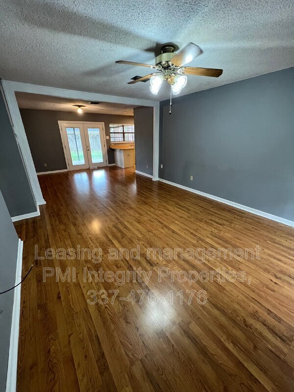 Building Photo - 107 Village Ln