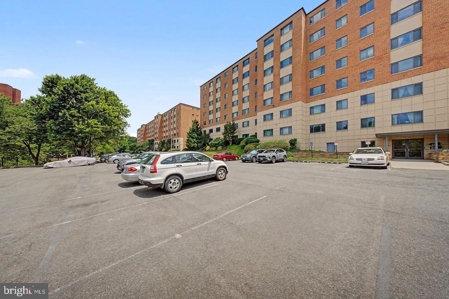 Building Photo - 1300 S Arlington Ridge Rd