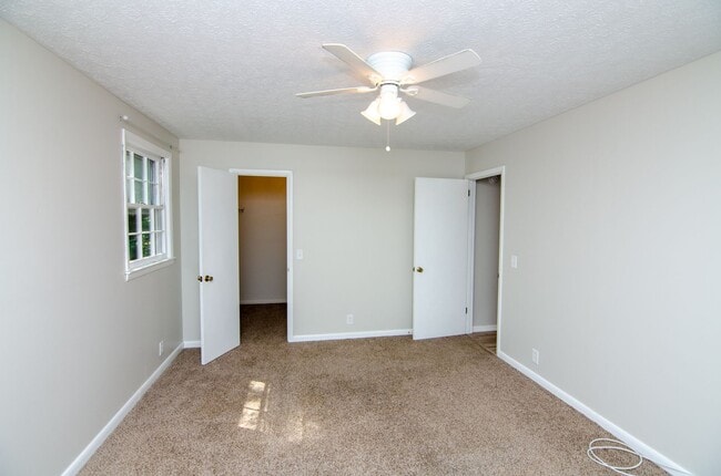 Building Photo - Beautiful home in Fairview