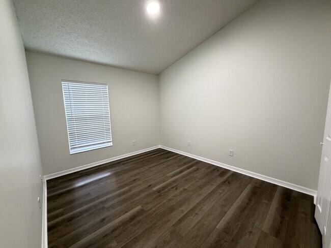 Building Photo - 10131 Rivers Trail Dr