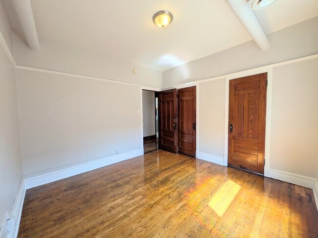 Building Photo - 4943 N Winthrop Ave