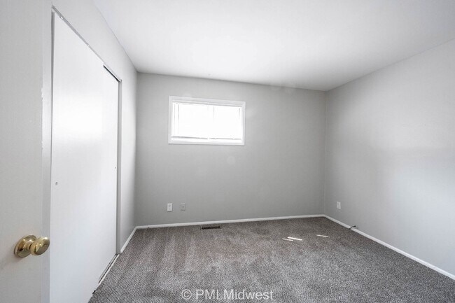 Building Photo - 3748 N Hawthorne Ln