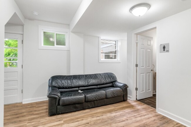 Building Photo - 1313 Giles Rd