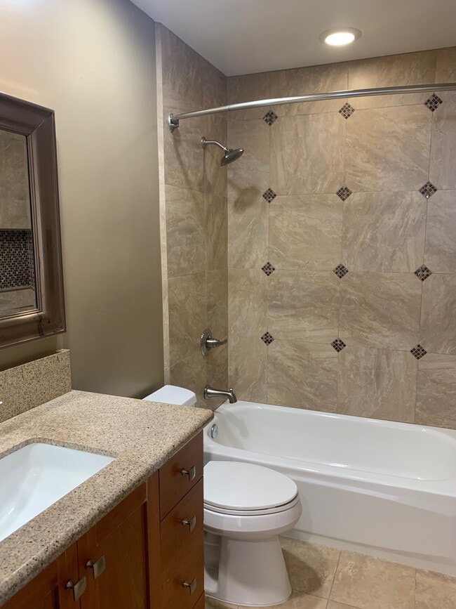Second bathroom - 6922 Pear Tree Dr