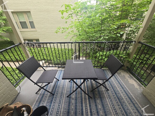 Building Photo - Awesome 2 bed in Allston