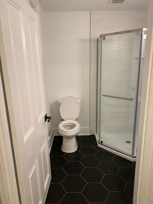 Building Photo - Merchants Lofts V-Upgraded 1 Bedroom